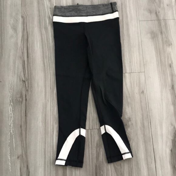 Lululemon inspire run crop black and white capri leggings - Picture 2 of 11